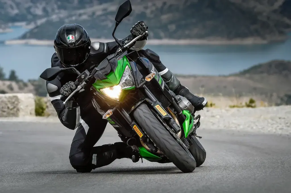 24045ZR17 Llanta Pirelli Diablo rosso III-3.webp