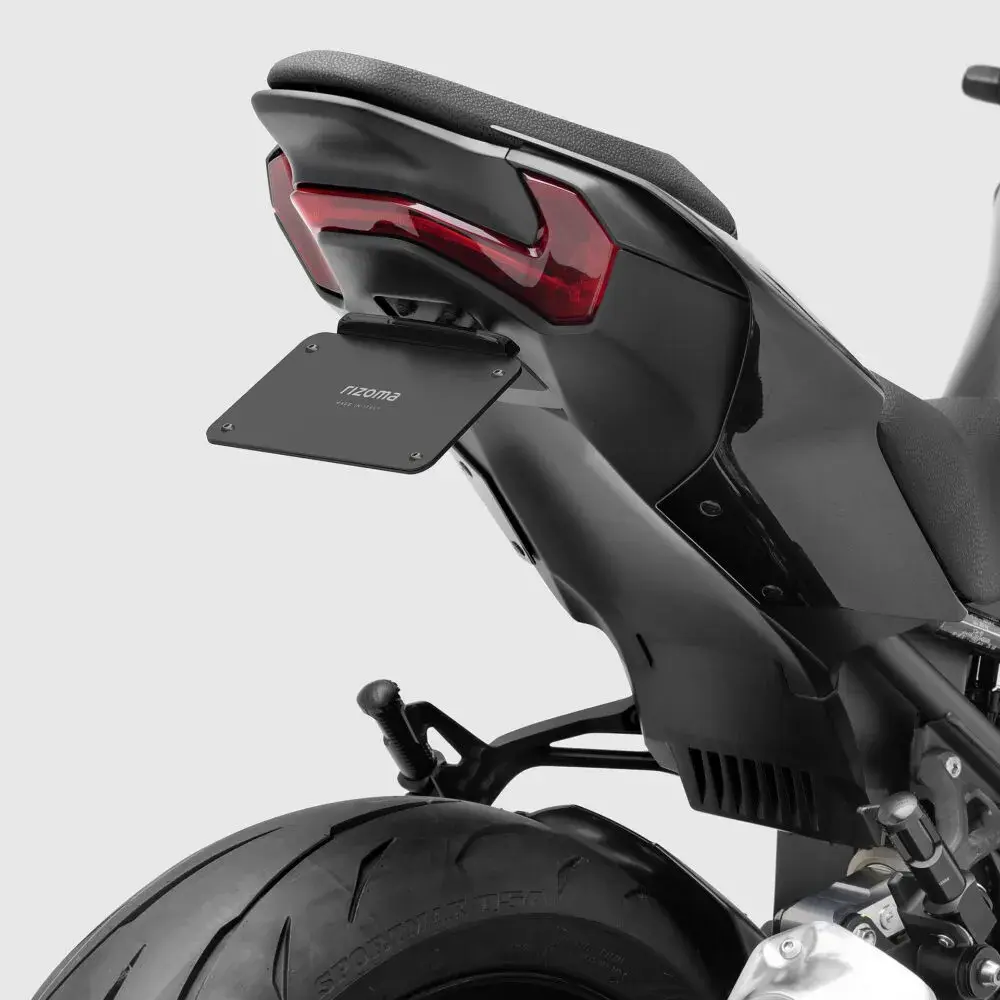 PTU054B_Portaplaca Rizoma Flat-out Kawasaki Z900_ (6).webp
