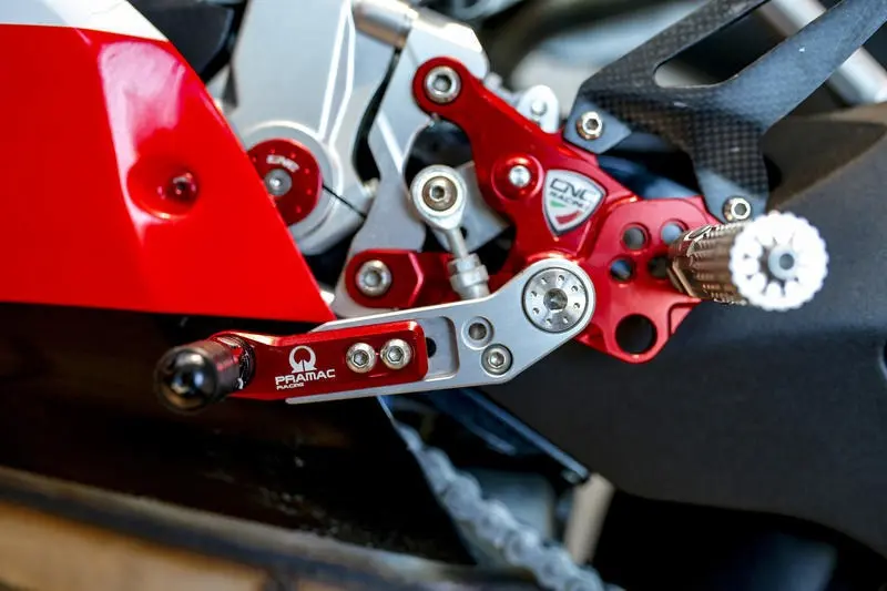 PE400PR_gear_01.webp