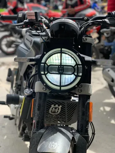 Soporte Farola Husqvarna 701