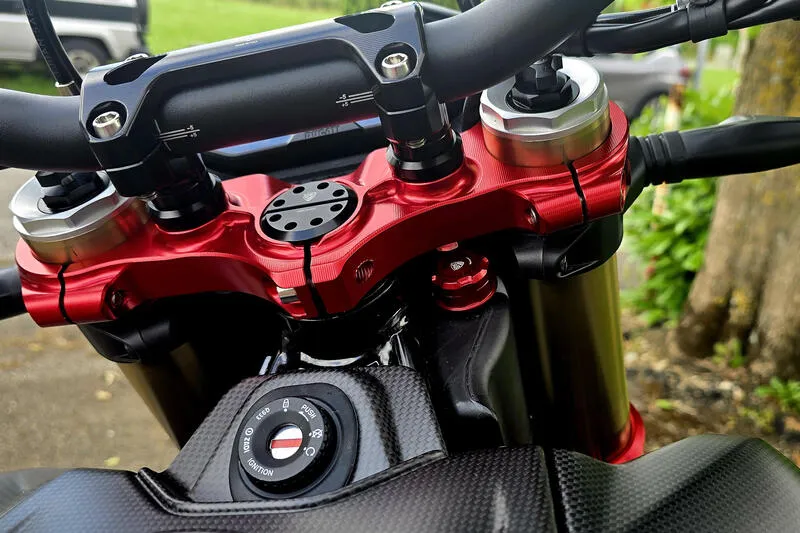 [TA151R] Tapa Tanque Deposito Agua Ducati Hyper  
Desert T937