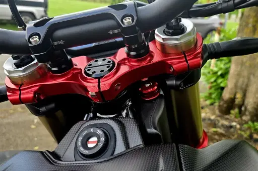 [TA151R] Tapa Tanque Deposito Agua Ducati Hyper  
Desert T937